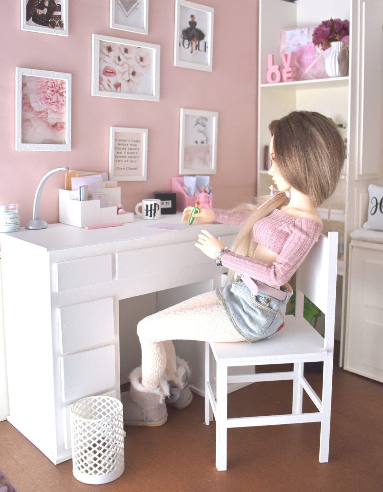 🪑 Miniature desk with chair - Mobilier BJD (1/4)