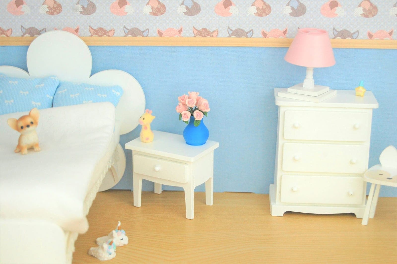 Table de nuit miniature 1/8