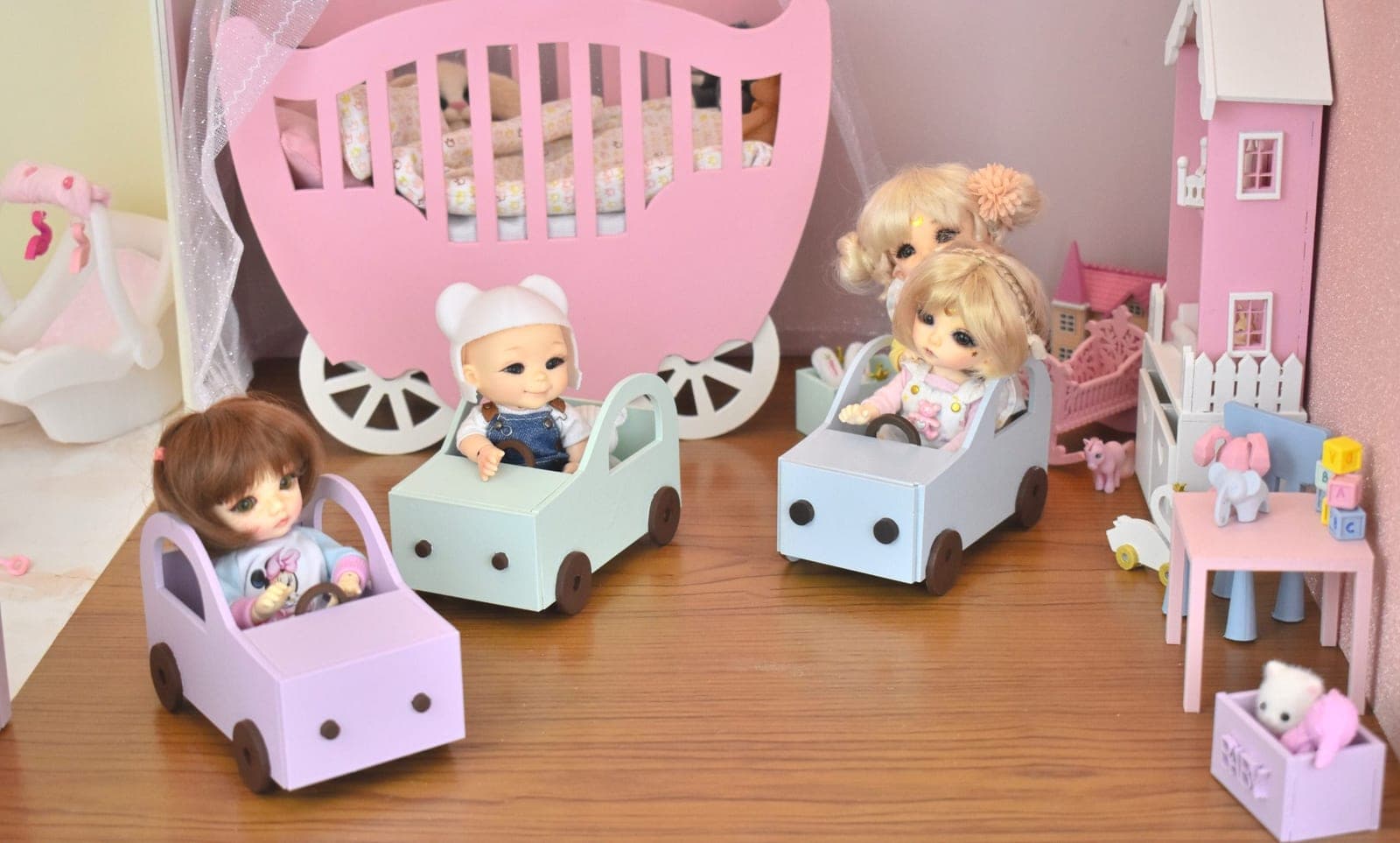 Mini voiture 1/8 dolls