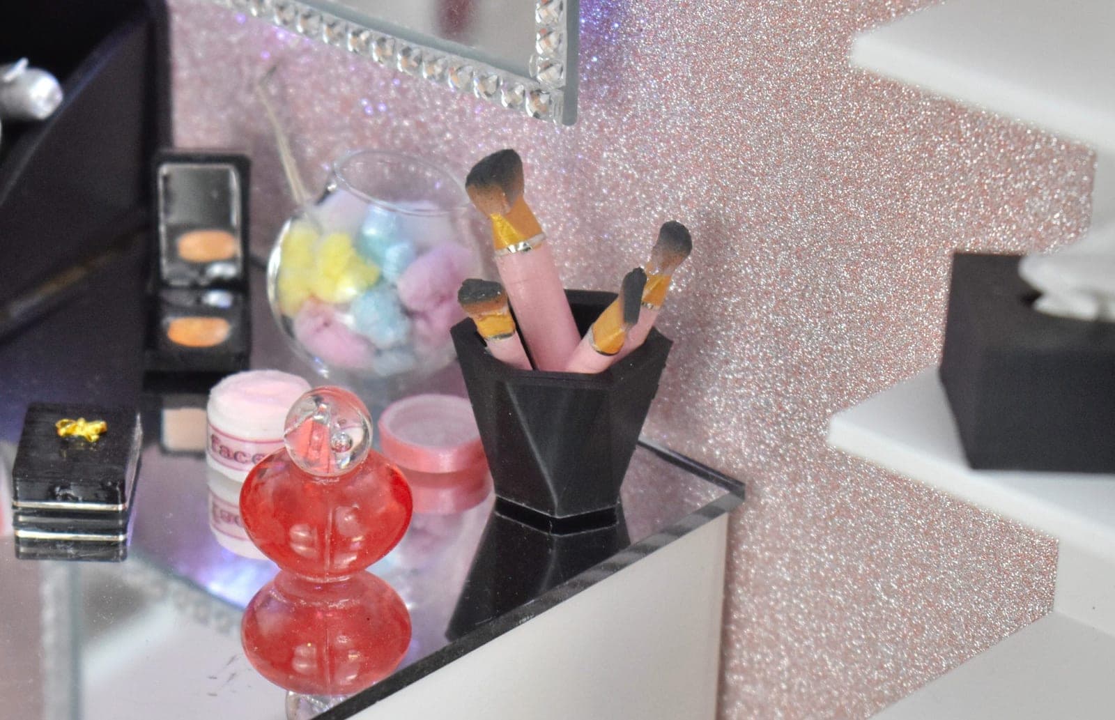 Miniature make-up brush set - 1/6 - 1/4 - 1/3