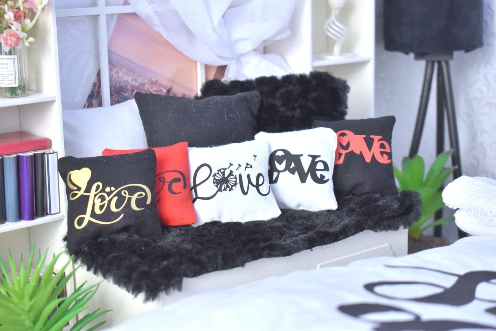 Custom 'Love' Miniature Cushions for 1/4 Minifee & MSD Dolls