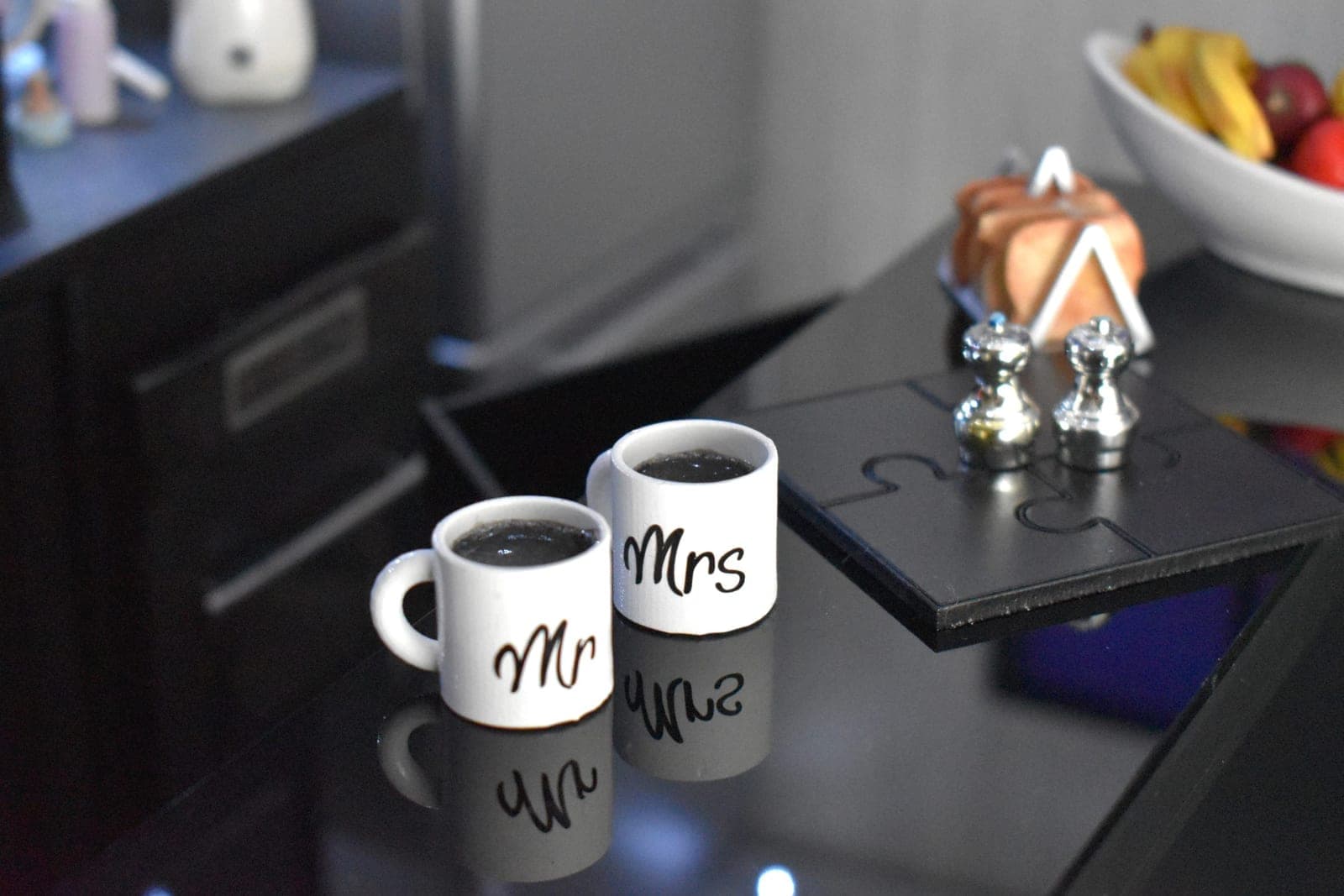 Custom "MR & MRS" 1/4-scale miniature mugs for BJD, Minifee, and MSD