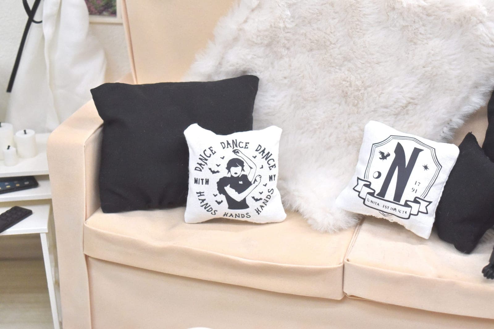 🖤 Cushions Addams Family / Miniature Wednesday - Scale 1/4