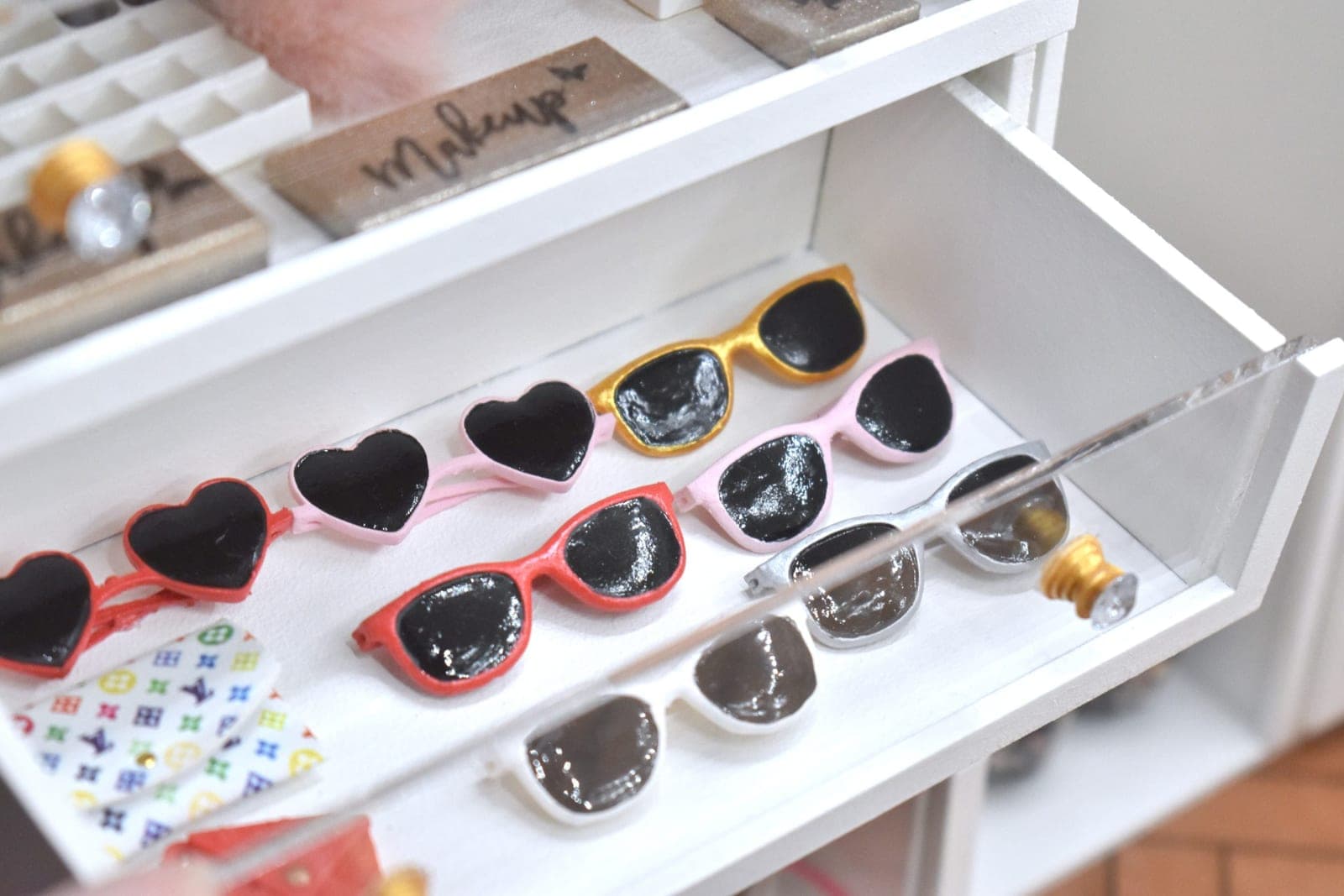 Lunettes de soleil miniature