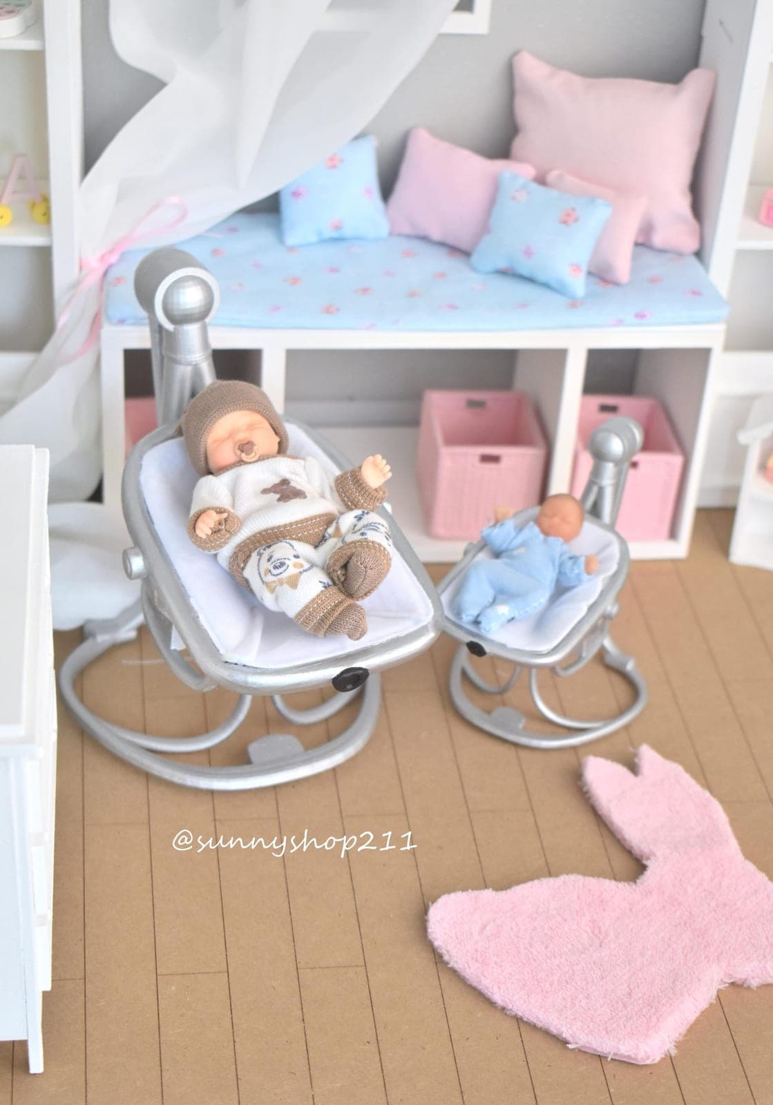 Balancelle / baby swing miniature bébé Barbie, reborn, bjd baby, my mini baby de zuru, mini reborn ,bébé de 10 cm comme mes bébés bjd