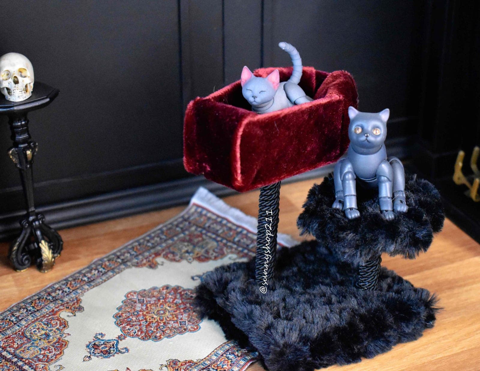 arbre chat cercueil miniature bjd chat . Pour les dolls au 1/6, pullip, Poppy Parker, Barbie, ,ou au 1/4 comme les BJD minifee MSD, unoa, bimong.