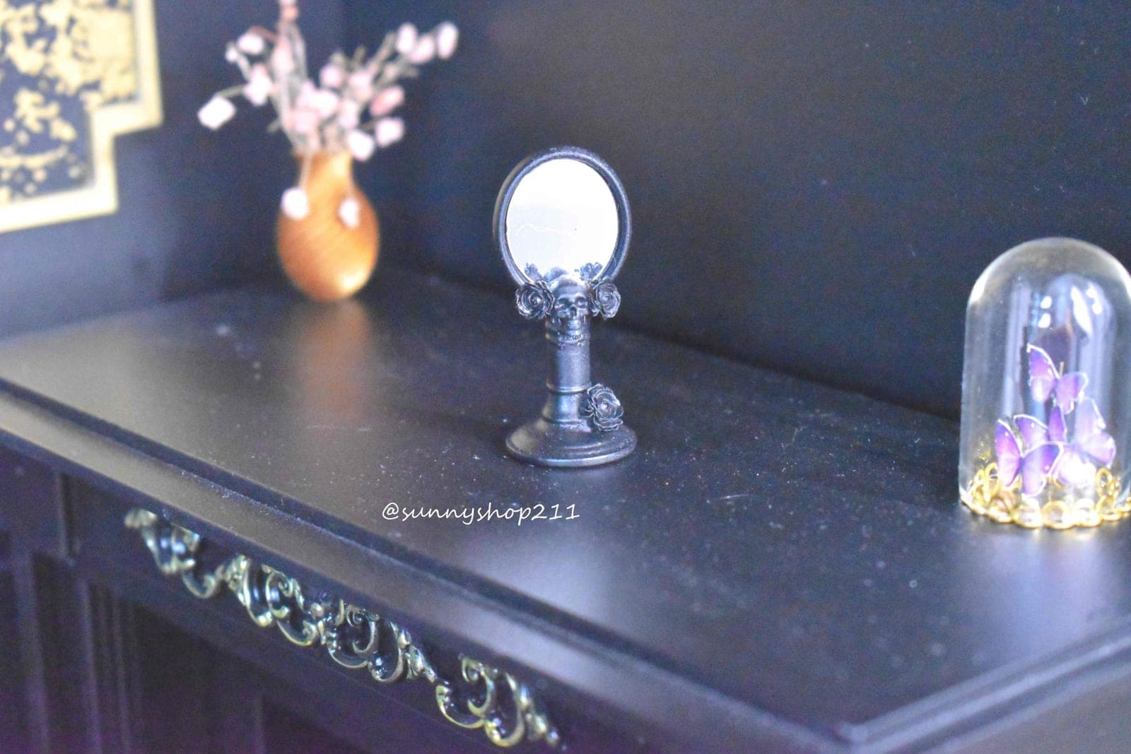 Miroir à main tête de mort simulation miniature 1/4  bjd, minifee, unoa ou autres de même tailles. Idéal pour vos dioramas et mises en scènes.