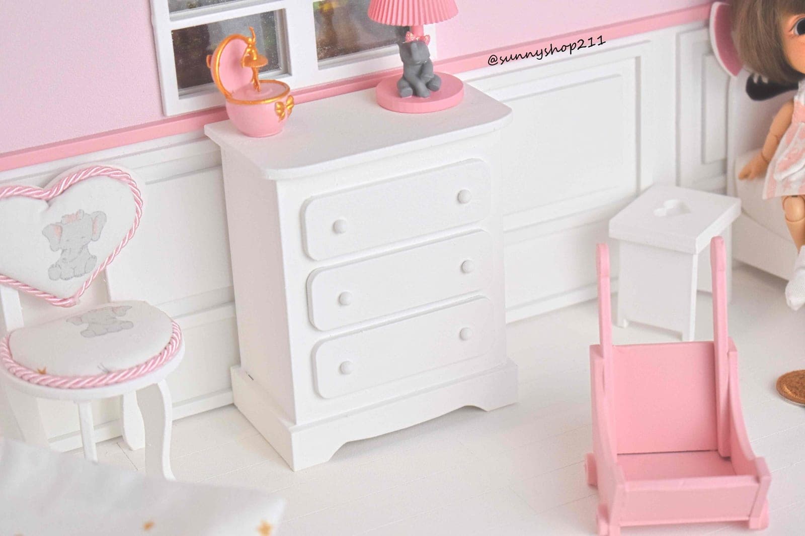 Commode miniature pukifee, lati yellow, obitsu 11