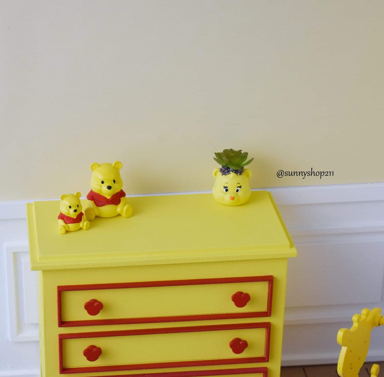 Winnie miniature – Accessoire nursery BJD / Barbie