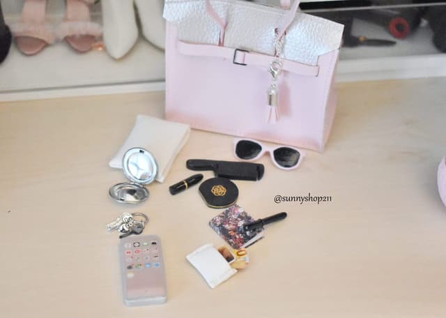 handbags & accessories