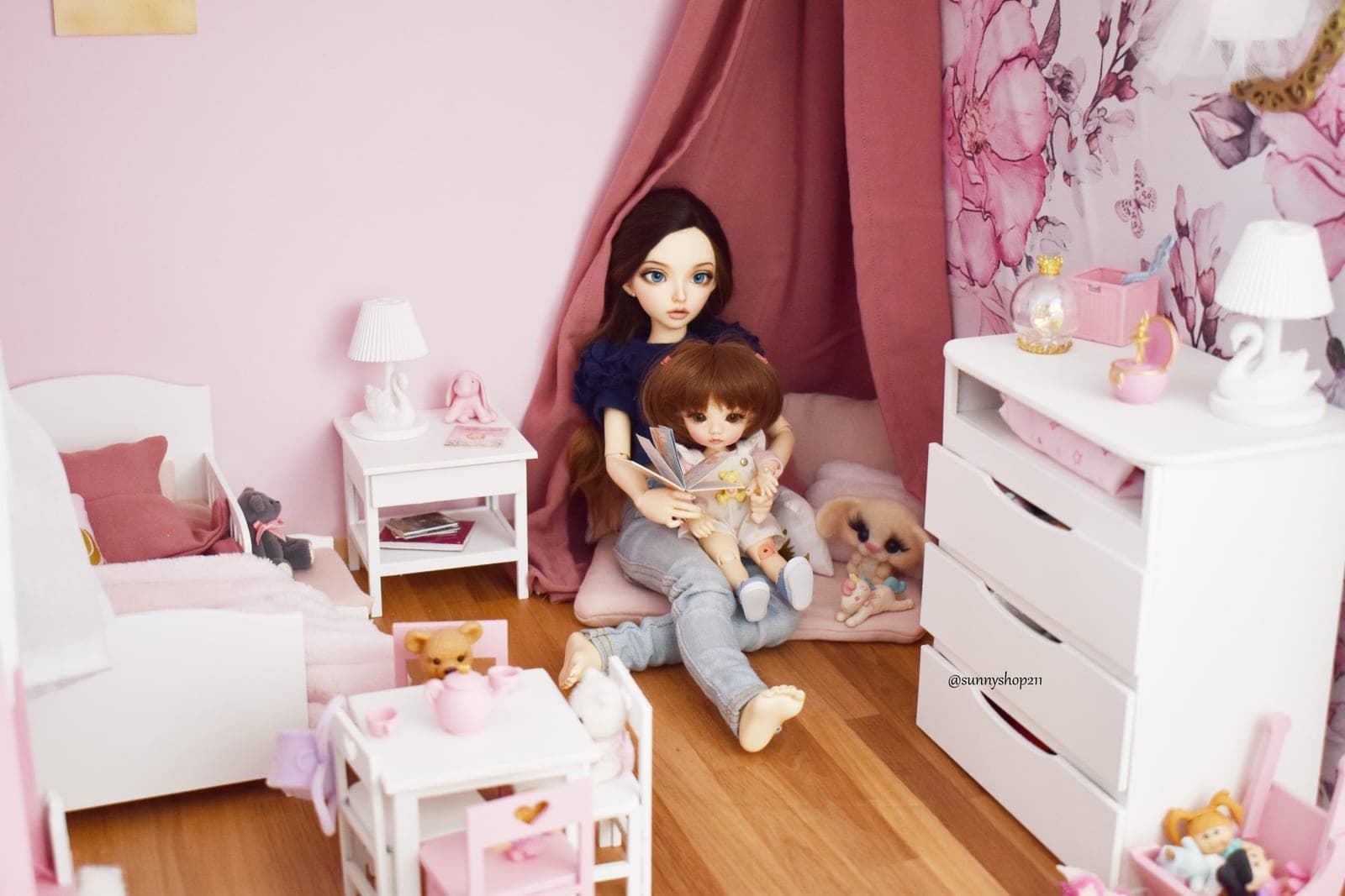 New Miniature Baby Room – Swan Theme