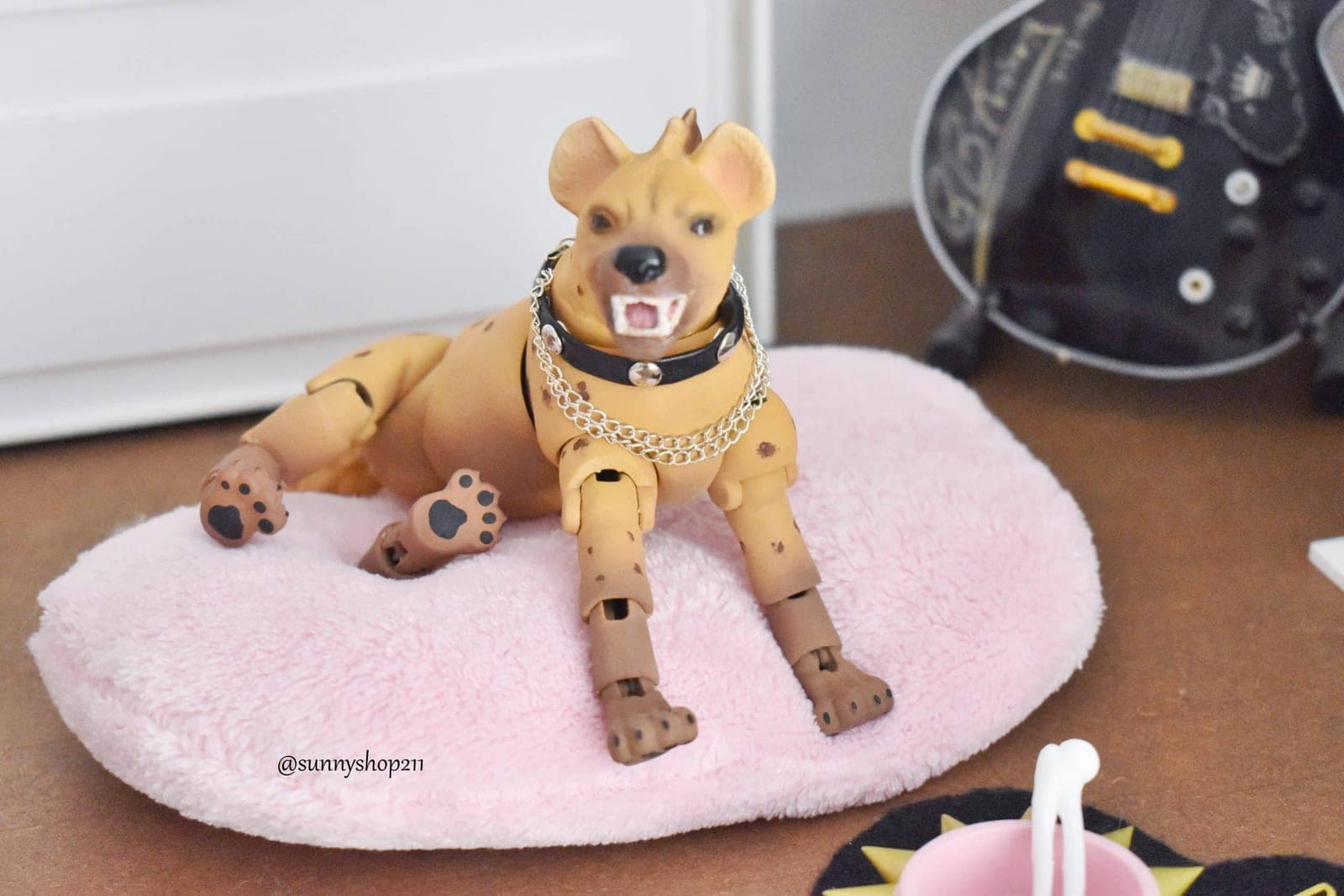 Tapis mouilleux chien hyène bjd miniature diorama
