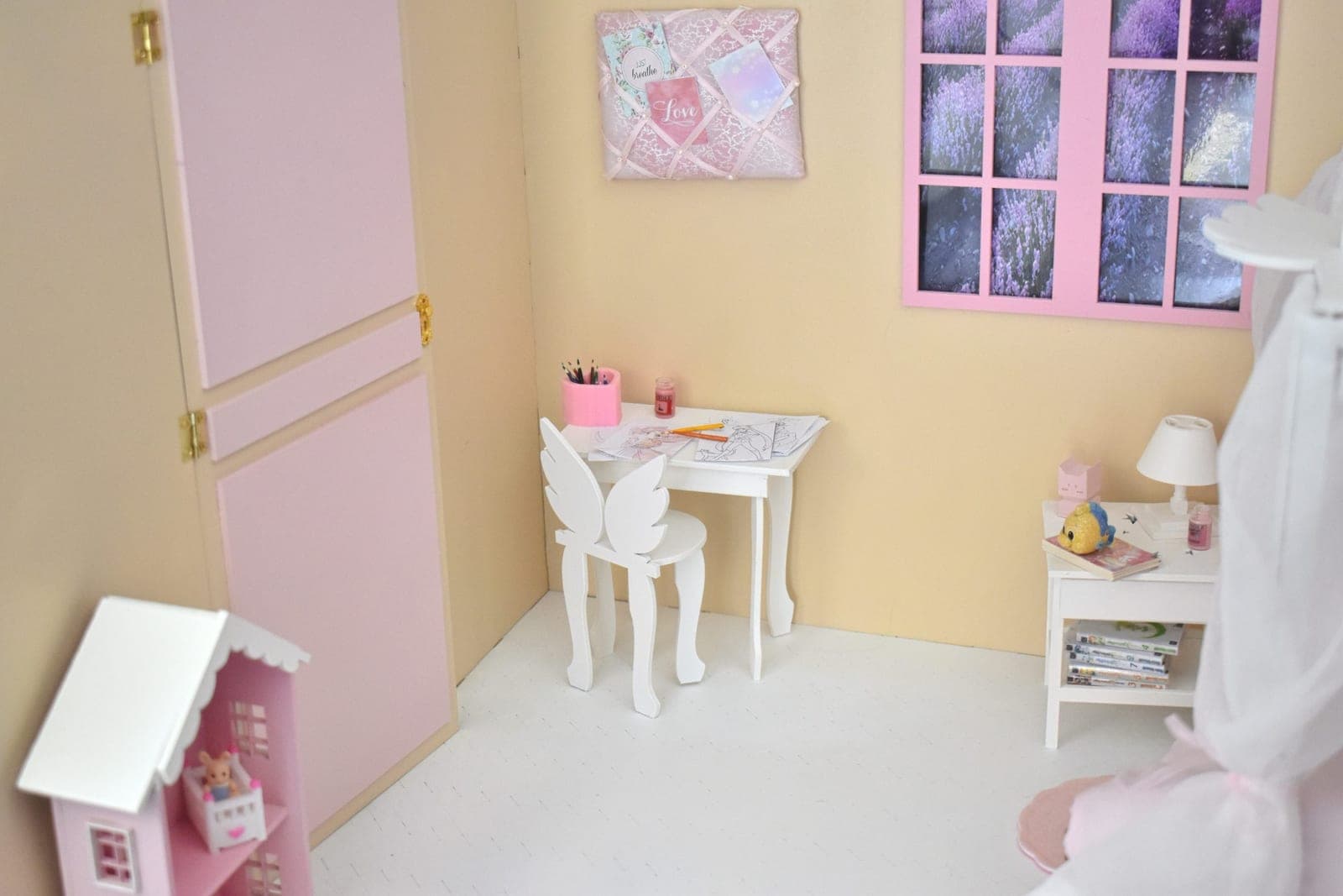 🪽 Miniature wing desk with chair - Mobilier diorama BJD (1/6)