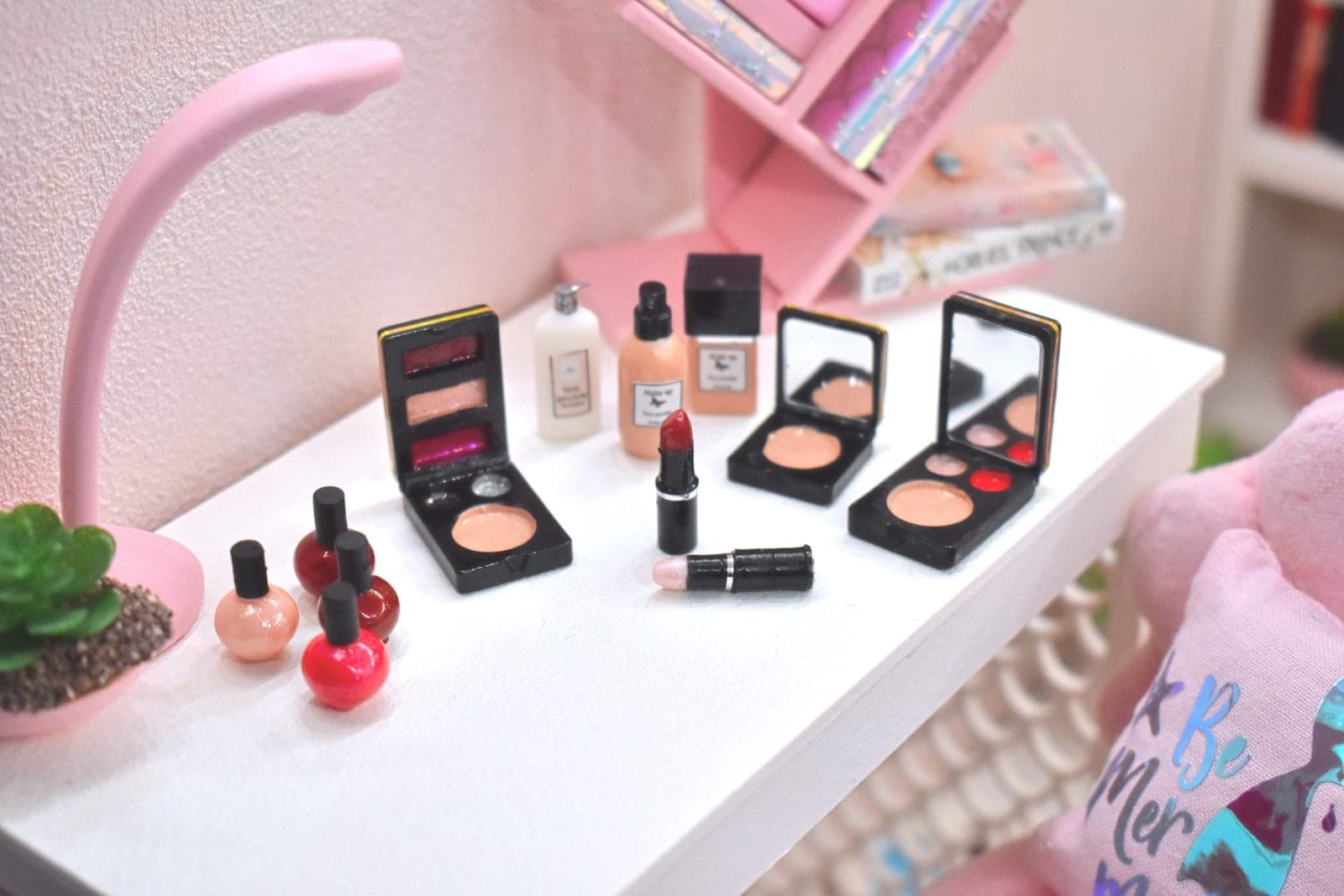 π
Miniature Nail Polish & Makeup Set β 1/6 Scale