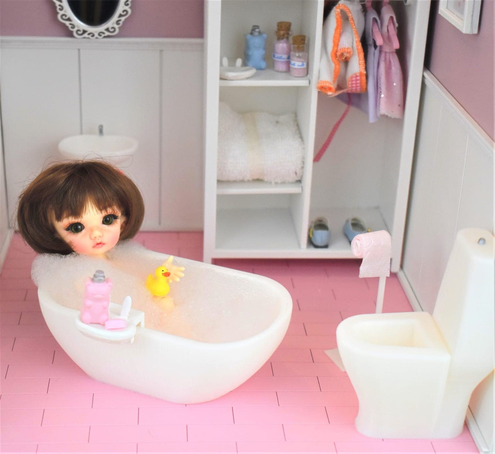 Salle de bain miniature 1/8