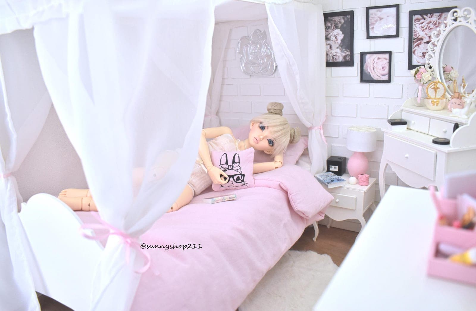 A 1/4 Miniature Canopy Bed for Our Minifee