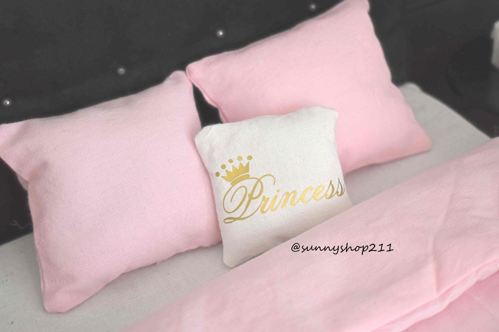 Coussin "princess" customisé miniature 1/6 1/4 Barbie, minifee ,MSD. Coussin customisé miniature pour customiser pour décorer votre intérieur.
