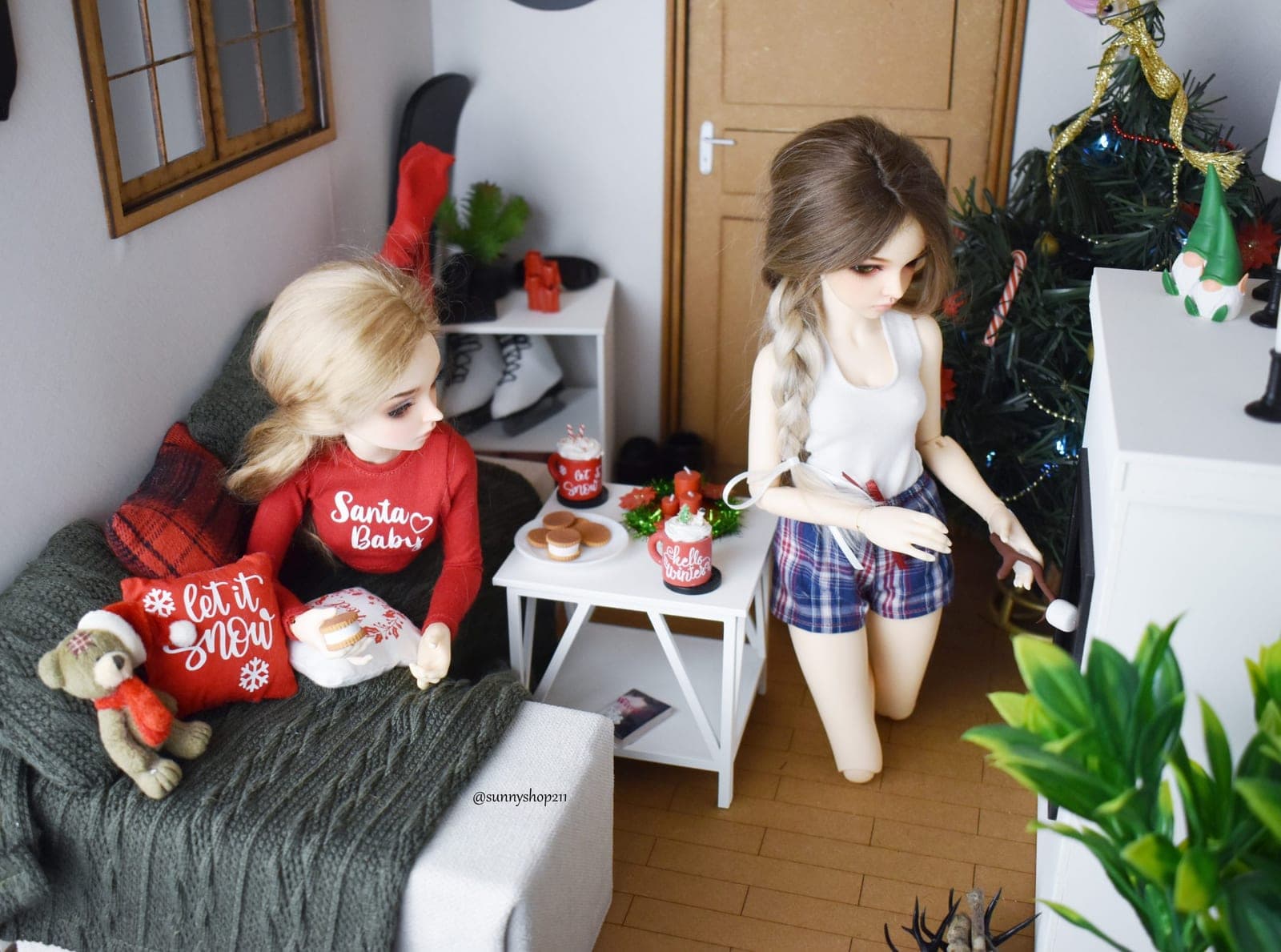 ❄️ Christmas at the Chalet – Mia & Eva