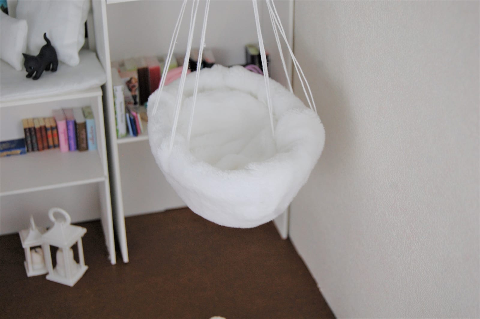 Miniature hanging nest bed