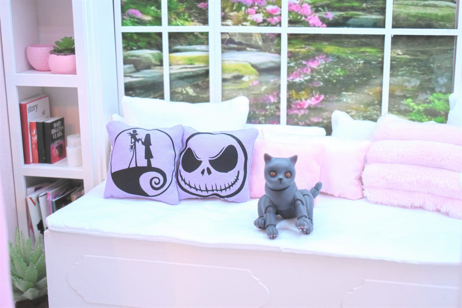 Custom miniature cushions 1/4