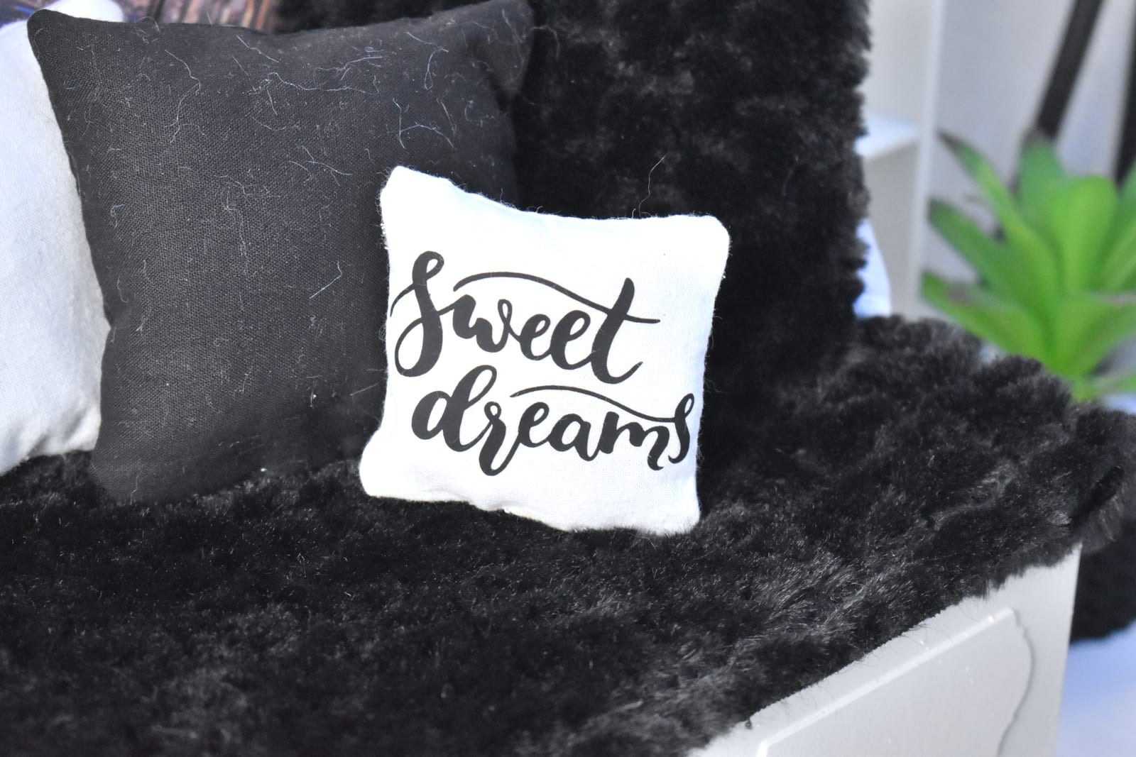 Custom miniature pillows 1/4