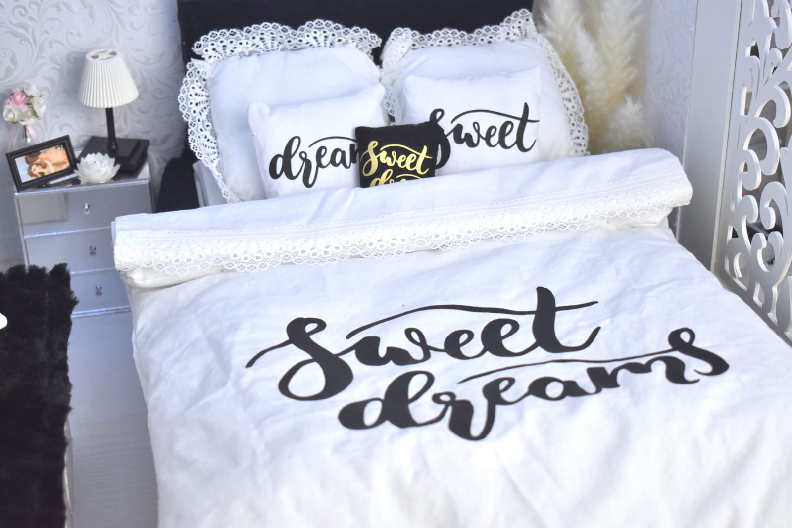 Custom miniature pillows 1/4