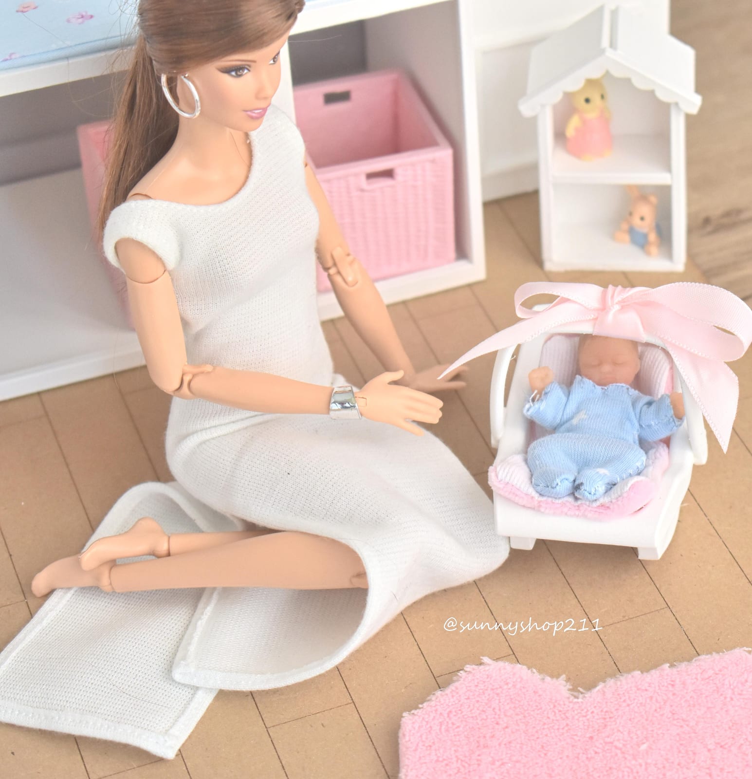 Baby seat/cosy for 10 cm bjd baby, or baby Barbie