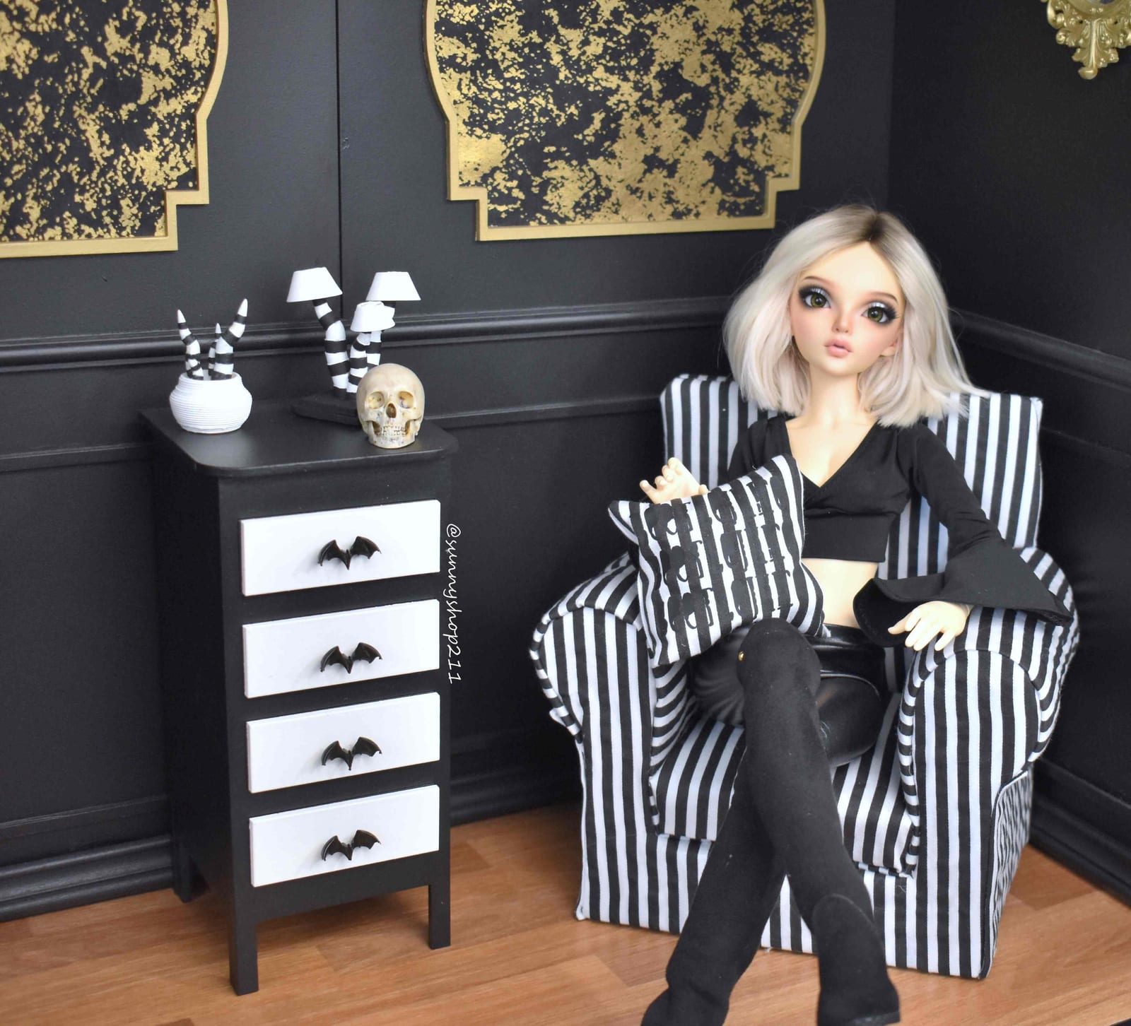 Miniature armchair 1/4 scale diorama for BJD Minifee MSD dolls