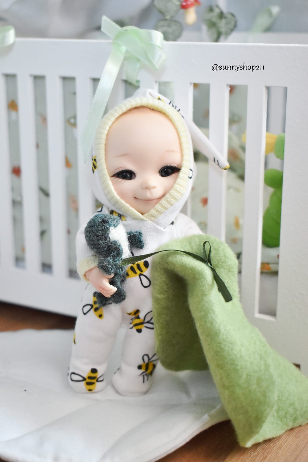 Miniature frog lovey