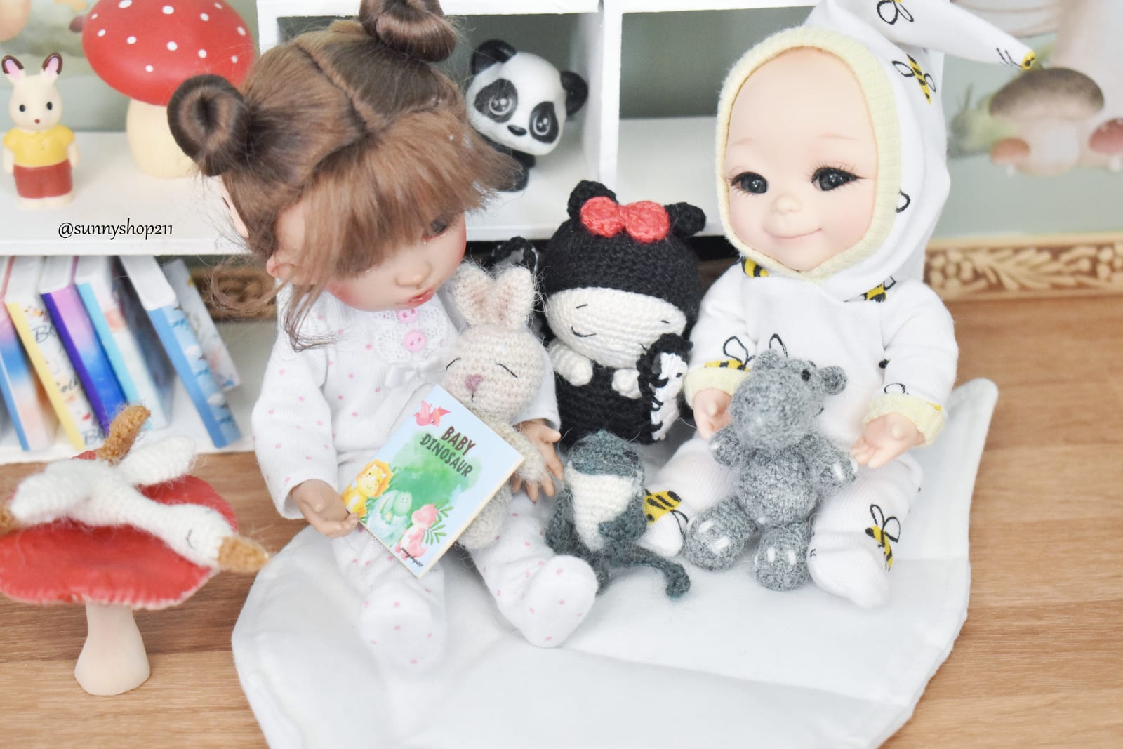 Lot of miniature children's books, dinosaur theme, for baby BJD, Pukifee, Nappy Choo, Reborn