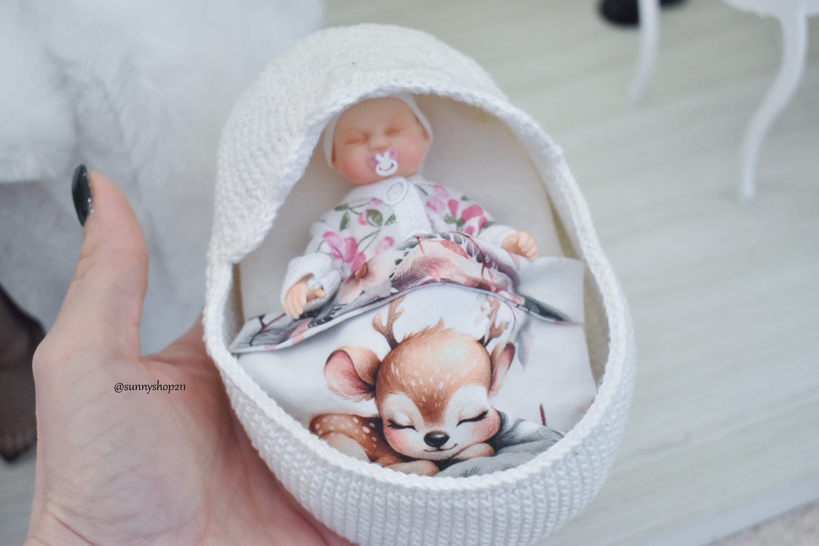 Miniature bassinet for baby BJD, Nappy Choo, Reborn