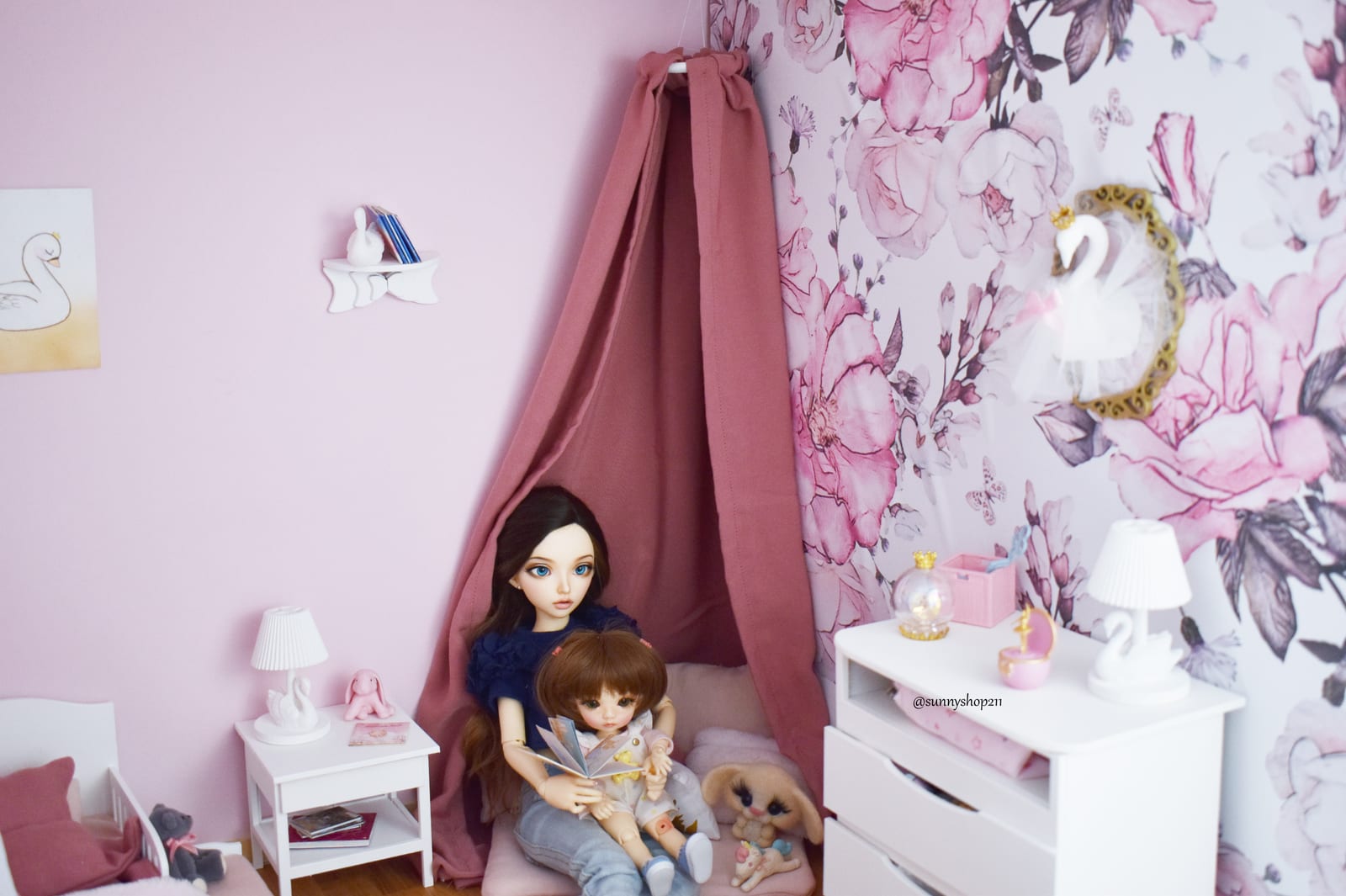 New miniature baby room swan theme