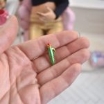 🧜‍♀️ Stylo sirène miniature – Accessoire bureau & diorama BJD (1/4 • 1/3)