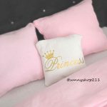 Coussin "princess" customisé miniature 1/6 1/4 Barbie, minifee ,MSD. Coussin customisé miniature pour customiser pour décorer votre intérieur.