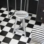 Tabouret industriel miniature – 1/6 · 1/4
