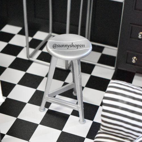 Tabouret industriel miniature – 1/6 · 1/4
